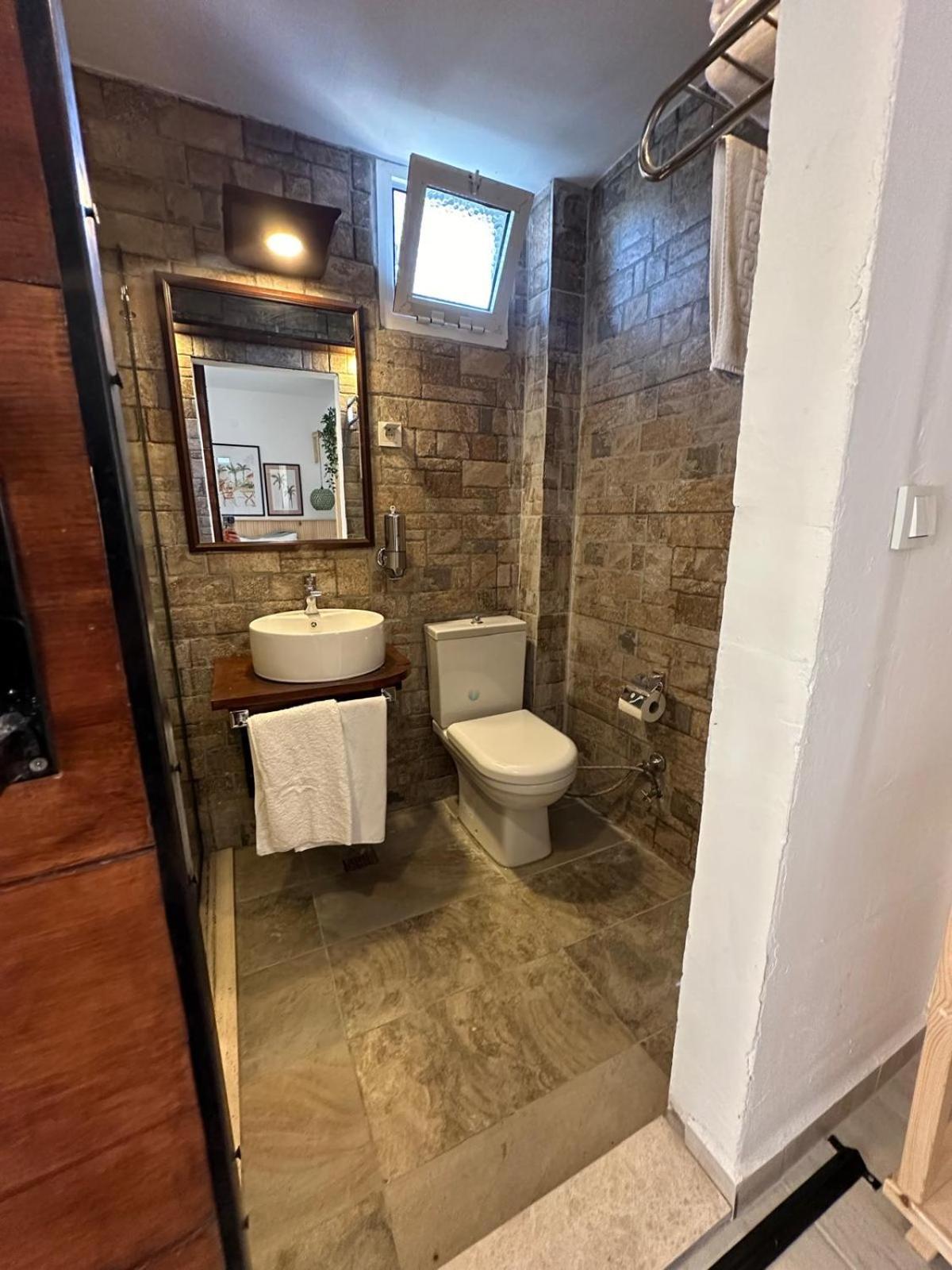 Monk Island Hotel Izmir Bagian luar foto