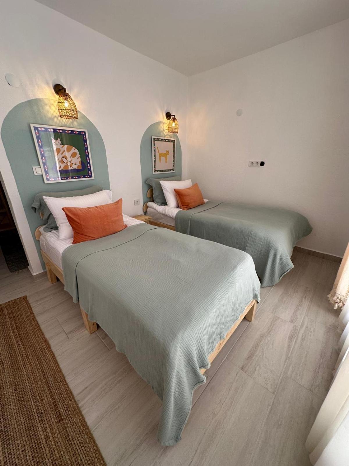 Monk Island Hotel Izmir Bagian luar foto